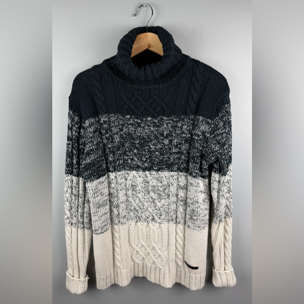 Cable Knit Sweater - Black and Gray
